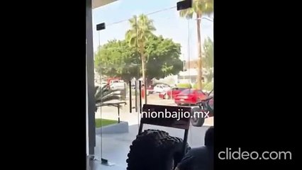 Surge video de la balacera en Plaza Cibeles de #Irapuato que generó pánico