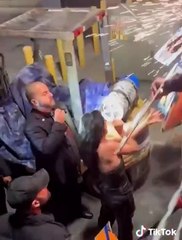 ¡Katy Perry sufre accidente en una firma de autógrafos!