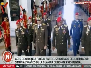 Ofrenda en conmemoración a los 210 año de la Guardia de Honor Presidencial