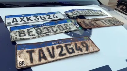 Placas levadas por enxurrada são recolhidas pela Guarda Municipal