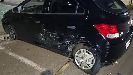 Civic e Onix sofrem avarias em acidente na Rua Pio XII