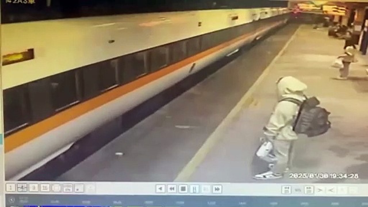 Short circuit with the catenary on train