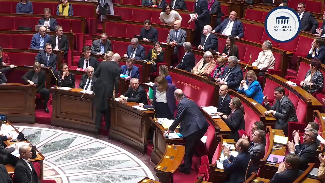 1ère séance : Questions au Gouvernement ; Motions de censure (art. 49, al. 3, de la Constitution, PLF pour 2025 et PLFSS pour 2025) ; Engagement de la responsabilité du Gouvernement (art 49.3) sur le  PLFSS pour 2025 - Mercredi 5 février 2025