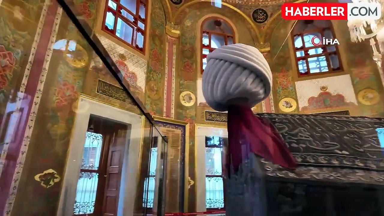 AK Parti İstanbul İl Başkanı Abdullah Özdemir, Fatih Sultan Mehmet Han'ın türbesini ziyaret etti