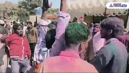 Milkipur सीट पर BJP कार्यकर्ताओं ने खेली भयंकर होली, जमकर उड़ाए रंग-गुलाल