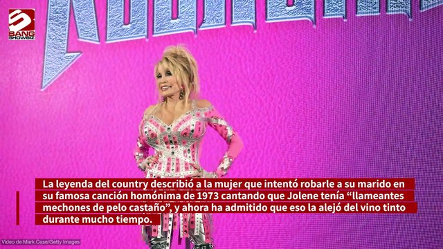 Dolly Parton no bebió vino tinto durante años porque le recordaba a su rival amorosa Jolene