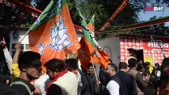 Delhi Election Results 2025 : Delhi में जीत के बाद BJP का जश्न, बजाए ढोल, बांटी मिठाइयां, जले पटाखे