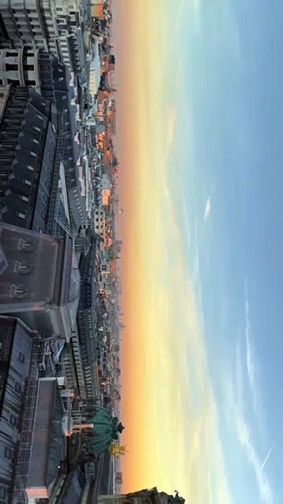 🌅 Paris, la ville qui brille sous le coucher du soleil ! ✨🌇