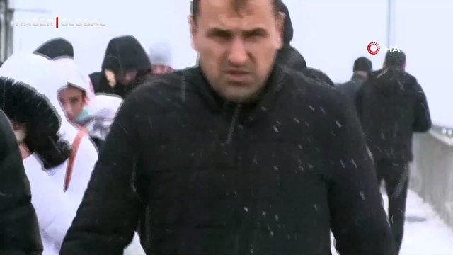 Beylikdüzü ve Büyükçekmece’de kar yağışı vatandaşlara sabah saatlerinde zor anlar yaşattı