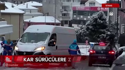 İstanbul'da kar yağışının etkisiyle trafik yoğunluğu yaşanıyor