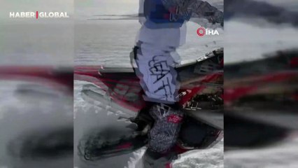Buz tutan Çıldır Gölü'nde nefes kesen gösteri!