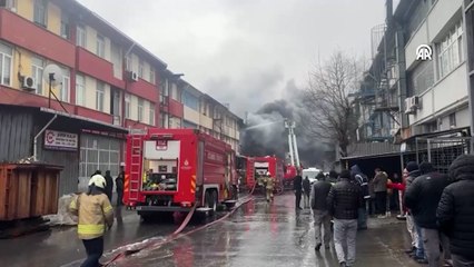 İstanbul'da fabrikada yangın: Ekipler müdahale ediyor
