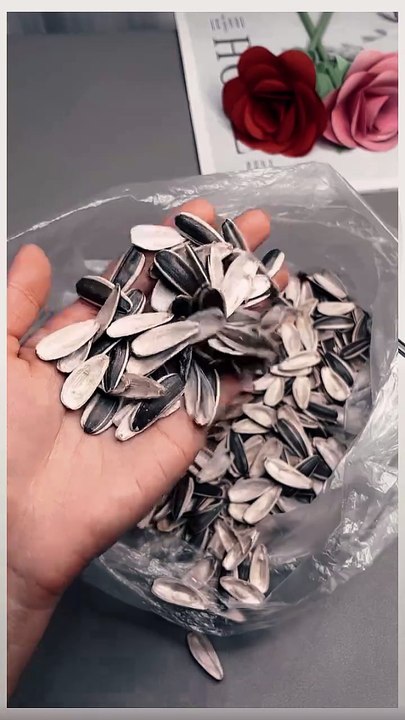 The New Year has saved a lot of sunflower seed shells, turning waste into treasure to make beautiful flowers, come and try it