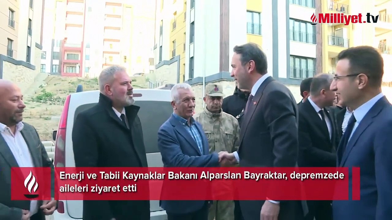 Bakan Bayraktar depremzede aileleri ziyaret etti! 'Acıyı nasıl paylaştıysak umudu da paylaşacağız'