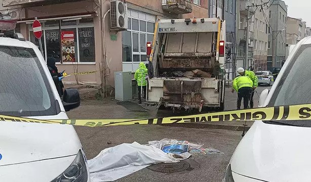 Bursa'da çöp kamyonunun altında kalan vatandaş hayatını kaybetti