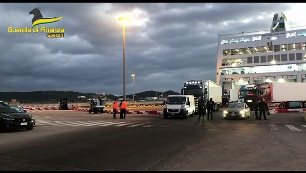 Sbarca al porto di Olbia con un carico di cocaina, arrestato