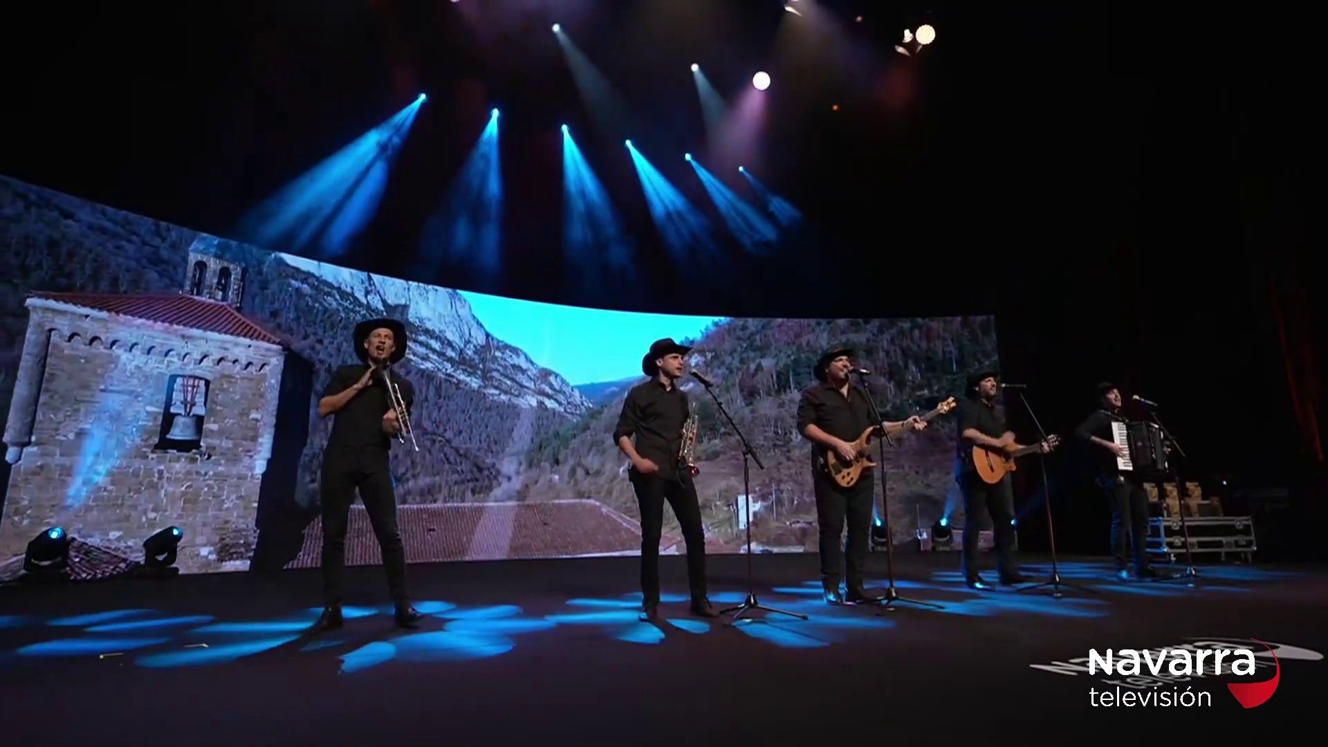 Puro Relajo pone en pie a todo Baluarte