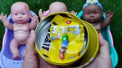 Funny Mixing Candy & Make Up ASMR in Bathtubs with Kids TV