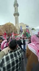 هتافات مع الملك عبدالله الثاني تضامنا مع موقفه بمنع تهجير سكان غزة