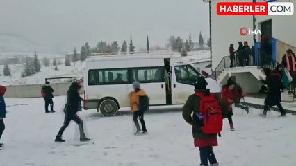 Sincik ilçesinde kar yağışı nedeniyle okullar tatil edildi
