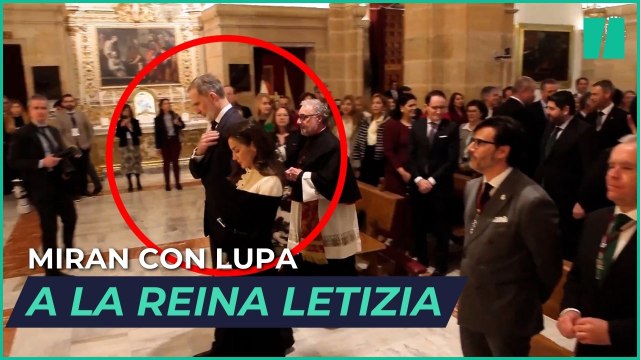 Algunos han puesto la lupa en el gesto que hace Letizia mientras Felipe VI se santigua
