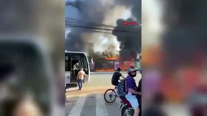 Brezilya'da uçak caddeye düştü: Ölü ve yaralılar var