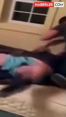Eve erken gelen koca, karısını başkasıyla görünce çılgına döndü