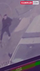 Bağcılar'da devriye aracındaki polislere bıçaklı saldırı kamerada