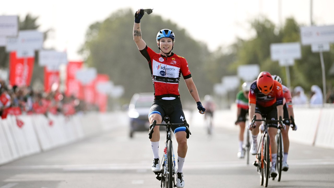 Cycling - UAE Tour Women 2025 - Stage 2 Highlights... crazy race, echelons and Lorena Wiebes wins