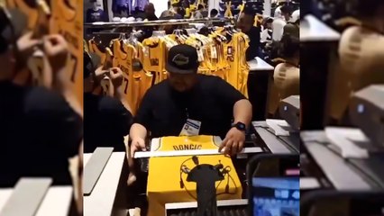 Locura por las camisetas de Doncic con los Lakers