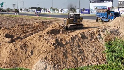 Skilled Bulldozer Operator Shows Technique – Pushing Soil into Water with Dump Trucks!