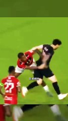 Il découpe Messi lors d'un match amical 🥶 #sport #football