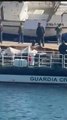 Un muerto y un herido tras colisionar una 'narcolancha' con una patrullera de la Guardia Civil en Tarifa.