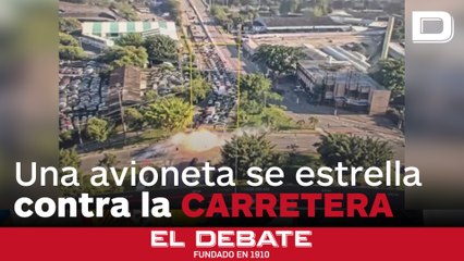 Mueren dos personas al estrellarse una avioneta en una avenida principal de São Paulo