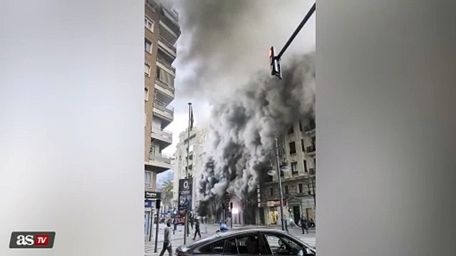Brutal incendio en un bingo de Valencia