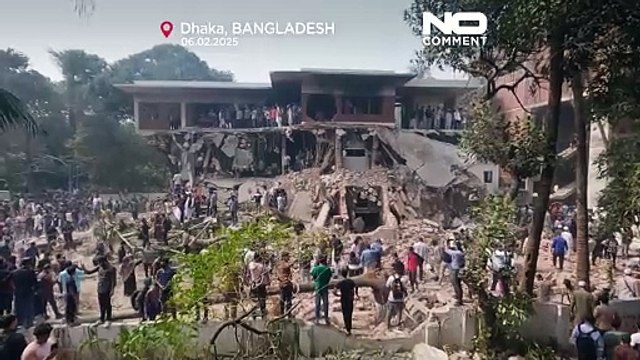 Au Bangladesh, les manifestants continuent de démolir la maison de l'ancien premier ministre