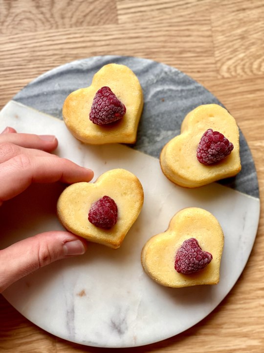 Fondants Chocolat Blanc et Framboise 💖 | Dessert Gourmand avec Cœur Coulant pour la Saint-Valentin