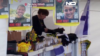 Israele, a Tel Aviv la famiglia di un ostaggio morto a Gaza celebra il suo compleanno in piazza