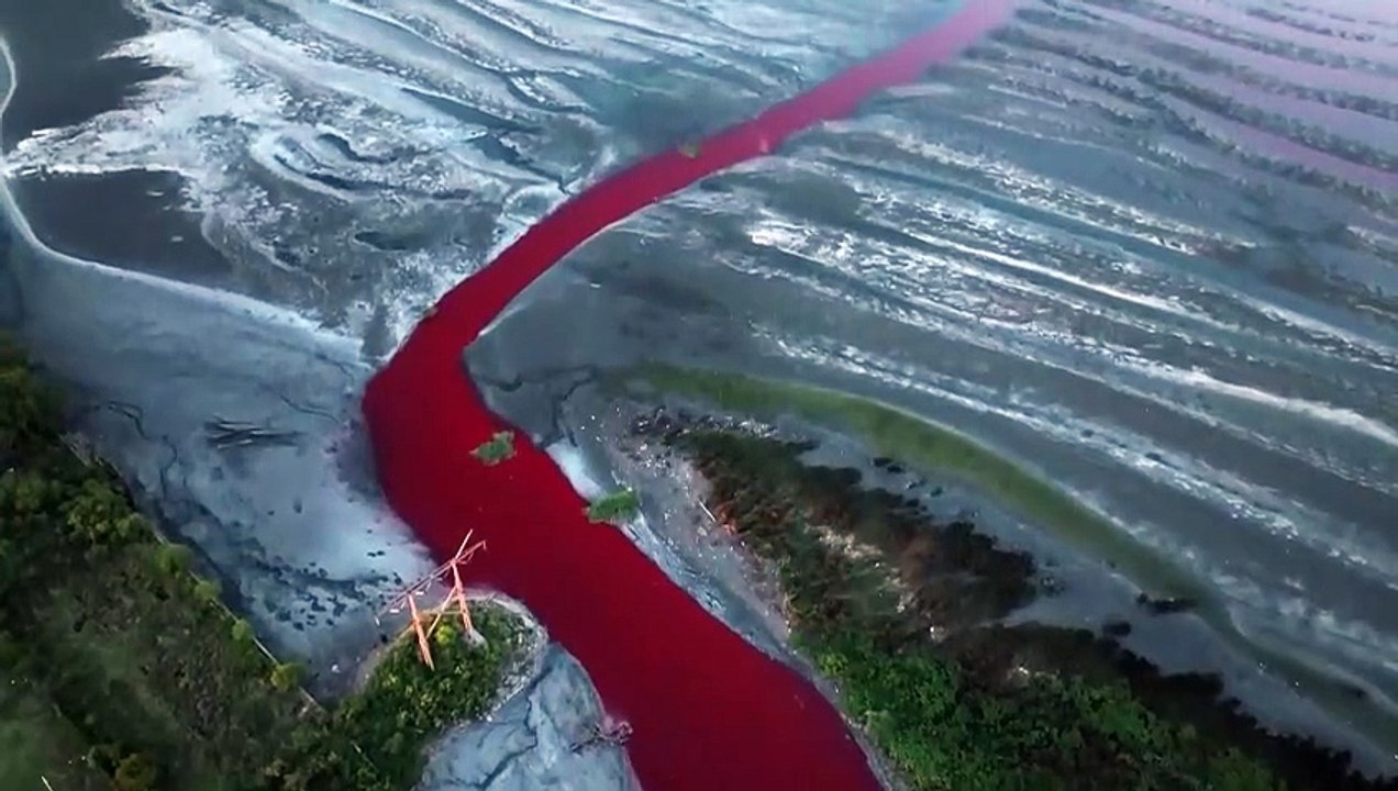 Κόκκινο ποτάμι έξω από το Μπουένος Άιρες προκαλεί φόβους για ρύπανση