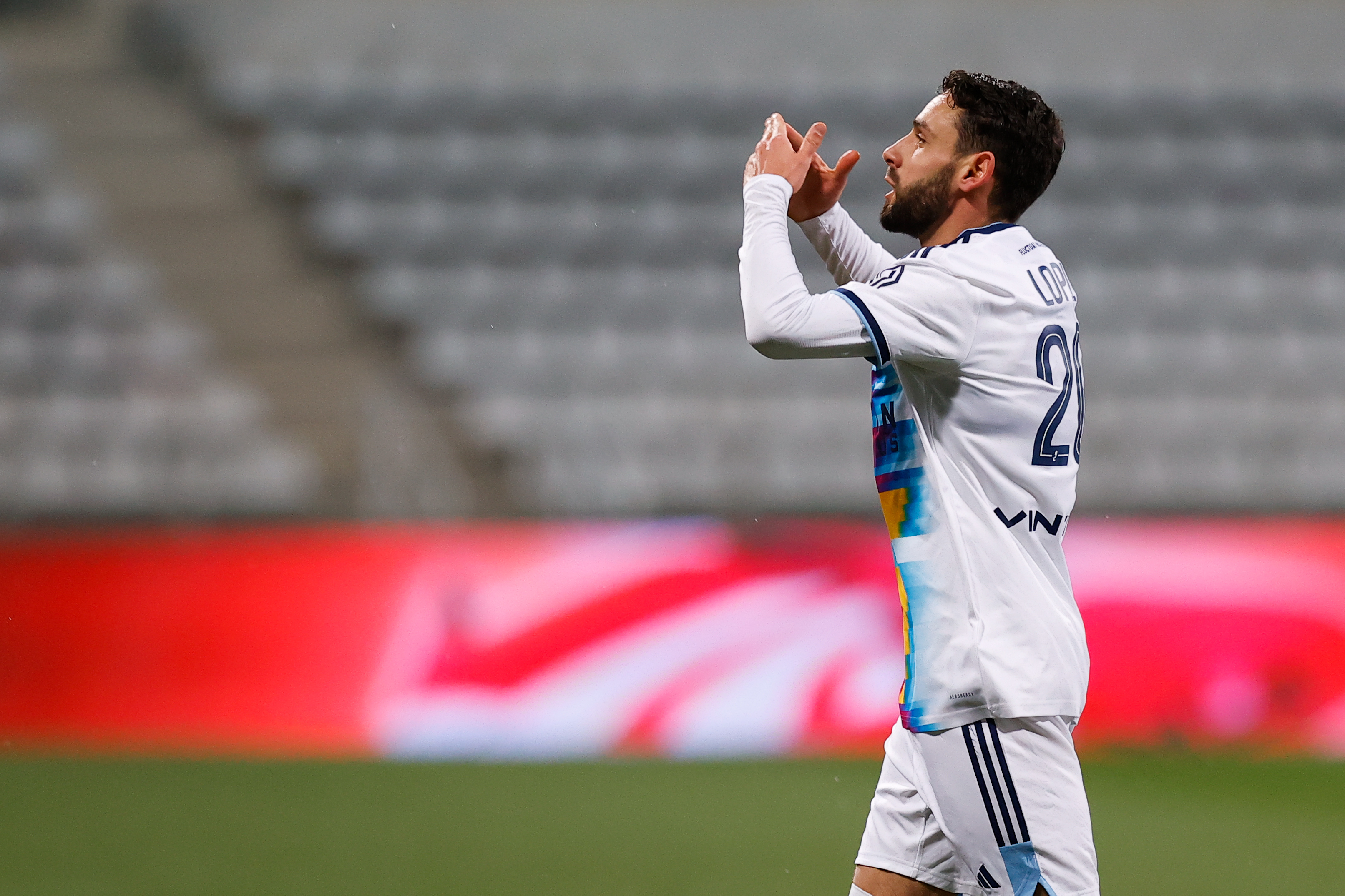 Ligue 2 : Le Paris FC met la pression sur Lorient en battant Pau