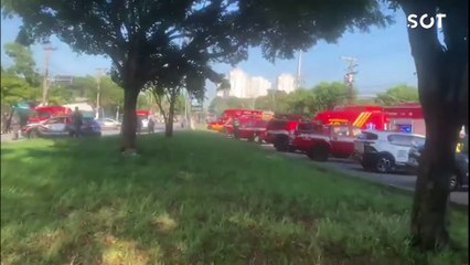 Avião cai na Barra Funda, deixa mortos e causa incêndio na Marquês de São Vicente