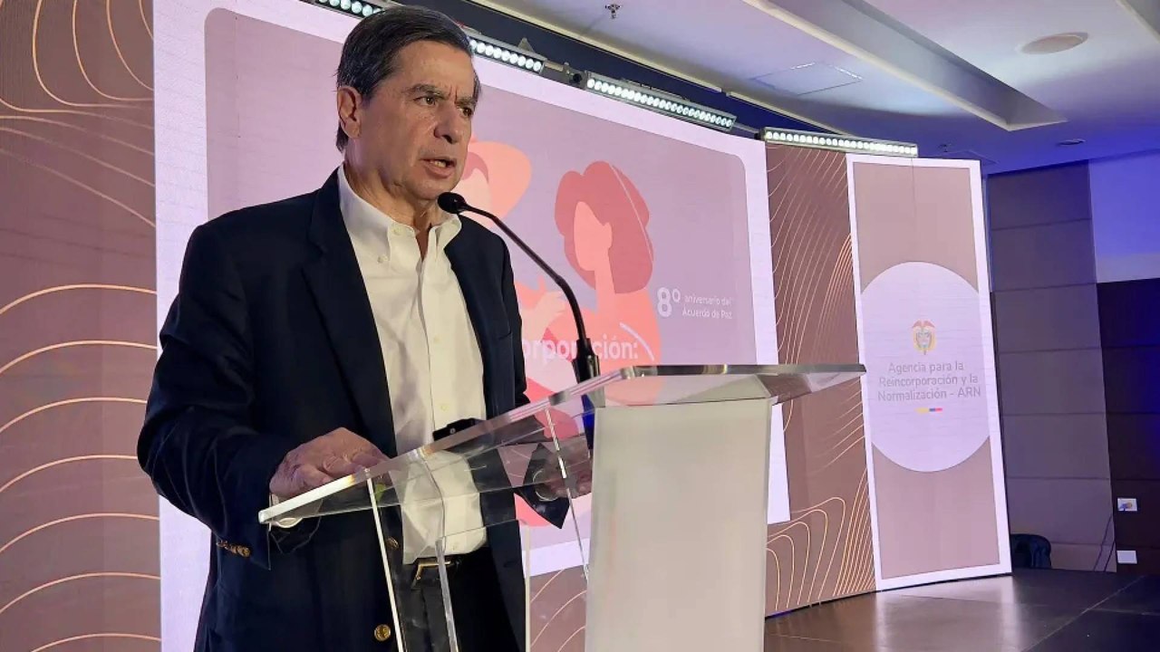 Las molestias del ministro Juan Fernando Cristo tras el consejo de ministros televisado