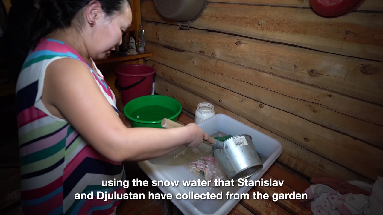How We Shower and Do Laundry at -71°C (-95°F)   Yakutia, Siberia