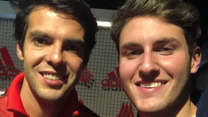 Kaka y Santi Giménez, además de portar el 7 en el jersey del Milan los une algo más