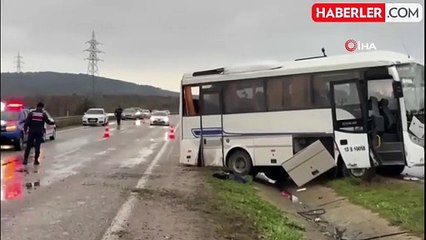 Balıkesir'de İşçi Servisi Kaza Yaptı: 4 Yaralı
