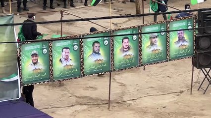 مقاتلو حماس يستعدون لعملية تبادل الرهائن والمعتقلين الخامسة في دير البلح