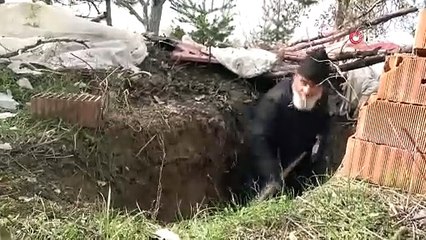 Kendi mezarını kazdı, her gece mezarında uyuyor!