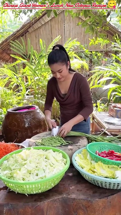 giant asian girl unique Coocking Style.