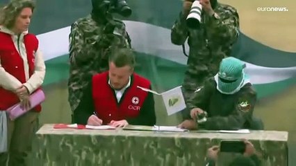 شاهد لحظة تسليم حماس 3 رهائن إسرائيليين للصليب الأحمر ضمن الدفعة الخامسة لصفقة التبادل