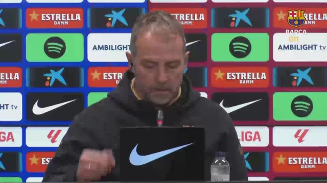 Hansi Flick bromea sobre sí vera el derbi, pero no se moja con el resultado que mejor le viene al Barcelona